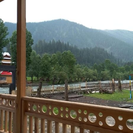 Riverbank Hotel Taobut Neelum Valley Azad Kashmir Taobat Eksteriør bilde